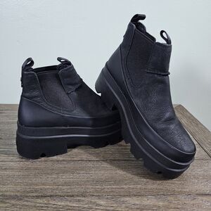 UGG Women's Brisbane Chelsea Platform Black Leather Boots Size 9